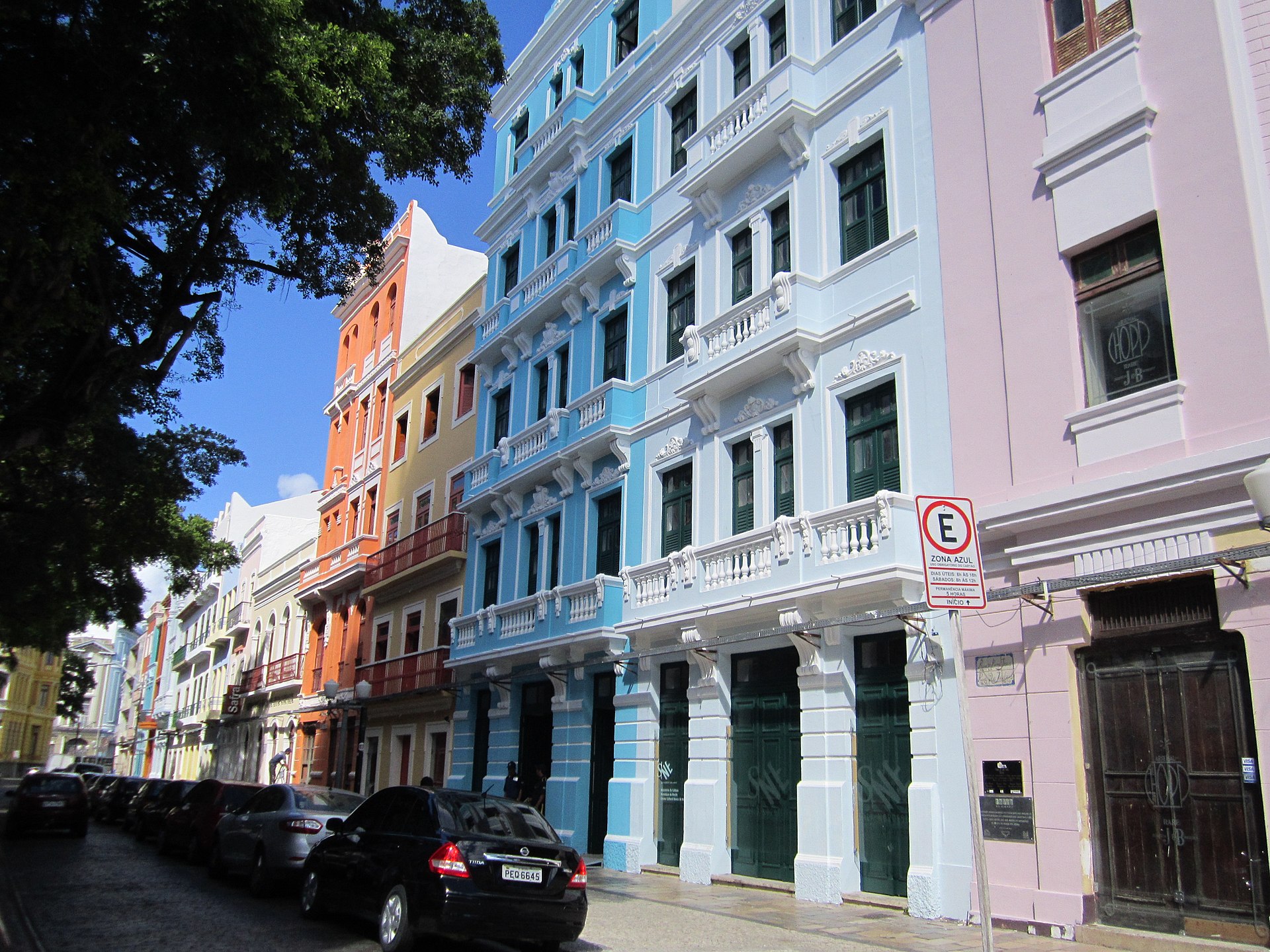 Casarios coloridos na Rua do Bom Jesus, no Recife Antigo